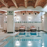 Relax & Rosé: Masaje Relajante, Piscina Climatizada y Sauna en Cowshed Spa - Soho House Barcelona (Barcelona)