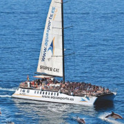 Paseo en Catamarán Super Cat con Avistamiento de Delfines, Comida y Banana Acuática (Gran Canaria)