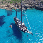 Tour de Día en Velero Histórico Rafael Verdera con Snorkel, Kayak, Paddle Surf y Comida (Palma de Mallorca, Mallorca)
