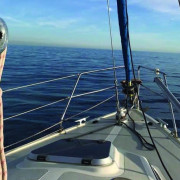 Salida en Velero Privado con Aperitivo a Bordo y Cena en Puerto para dos (Barcelona)