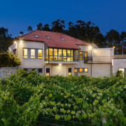 Visita a Bodega, Degustación y Maridaje Gourmet para dos en Adega Dos Eidos (Pontevedra)