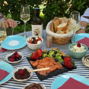 Visita de Mar: Visita a Bodega con Cata de Cavas y Aperitivo de Mar en Vila Morgades (Castellví de la Marca, Barcelona)
