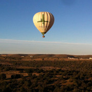 Vuelo en Globo Privado con Cava, Almuerzo, Fotos y Vídeo HD para dos (Aranjuez / Guadarrama / Toledo / Segovia)