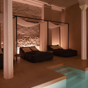 Circuito de Aguas, Love Massage y Copa de Cava para dos en Signature Spa del Hotel Yurbban Passage 4* (Barcelona)
