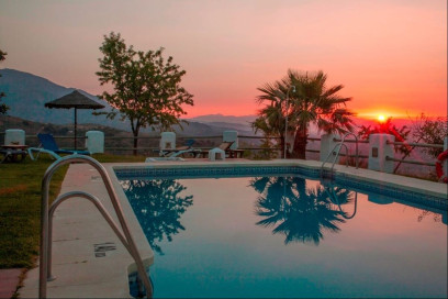 Escapada romántica: spa privado y cena en Cerro de Híjar, Málaga