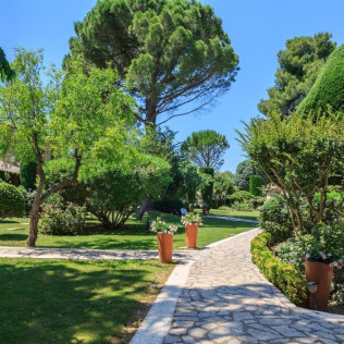 Séjour en Chambre Maison Classique avec Menu et Spa à l’Auberge de Cassagne 5* (Le Pontet, Vaucluse - 84)