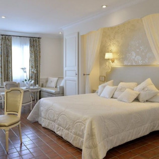 Séjour en Junior Suite avec Menu et Spa à l’Auberge de Cassagne 5* (Le Pontet, Vaucluse - 84)