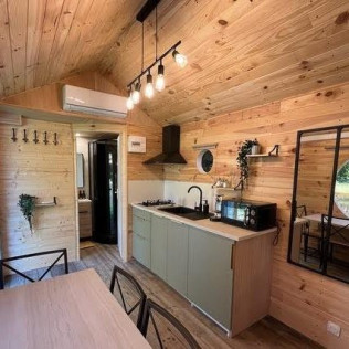 Séjour en Tiny House La Scarabane des Chassaing avec Jacuzzi Privatif (Sassenay, Saône-et-Loire - 71)