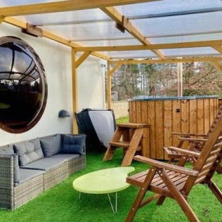 Séjour en Tiny House La Scarabane des Chassaing avec Jacuzzi Privatif (Sassenay, Saône-et-Loire - 71)