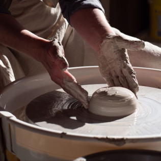 Atelier de Tournage de Céramique à la Journée au Studio Terre et Bien-être (Concarneau, Finistère - 29)