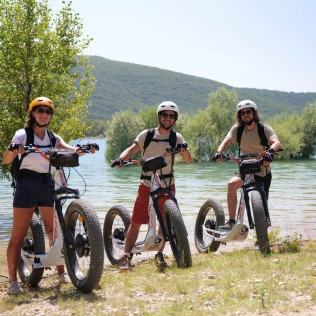 Balade en Trottinette Électrique Tout-Terrain au village de Castellane et autour du Lac de Castillon (Alpes-de-Haute-Provence - 04)