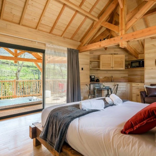 Séjour Insolite : Nuit en Cabane dans les Arbres avec Petit-déjeuner et Accès Privatif au Spa - Week-end (Satillieu, Ardèche - 07)