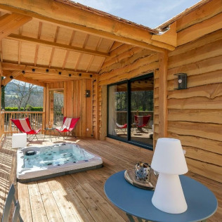 Séjour Insolite : Nuit en Cabane dans les Arbres avec Petit-déjeuner et Accès Privatif au Spa - Week-end (Satillieu, Ardèche - 07)