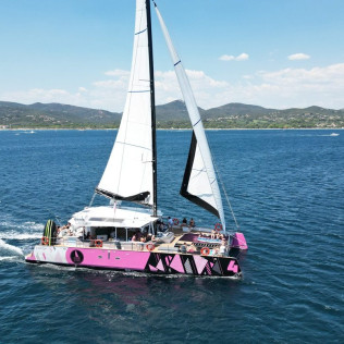 Découverte du Littoral en Catamaran d'une Demi-Journée avec Apéritif (Var - 83) 