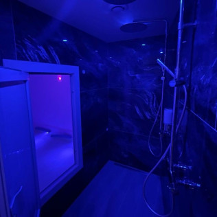 Privatisation du Lounge au Centre de Flottaison Body Float et Croisière Restaurant Bistronomique sur la Seine pour deux (Paris, Île-de-France- 75)