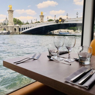 Privatisation du Lounge au Centre de Flottaison Body Float et Croisière Restaurant Bistronomique sur la Seine pour deux (Paris, Île-de-France- 75)