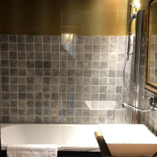 Séjour en chambre “Adonaï” avec Petit-Déjeuner au Château de Montanges (Montanges, Ain - 01)