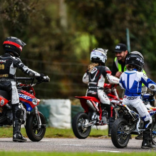 Stage d’Initiation au Pilotage Moto “Super Motard” pour Enfants au Circuit de Guillac (Guillac, Bretagne - 56)