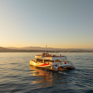 Croisière en Soirée avec Dîner en Catamaran (Var / Bouches-du-Rhône / Alpes-Maritimes)