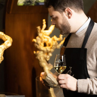 Visite Guidée et Dégustation de Vins Classiques aux Caves du Louvre avec un Sommelier (Paris, Île-de-France - 75)