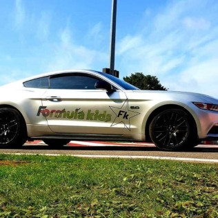 Stage de Pilotage Mustang V8 pour Enfants (12 circuits) 