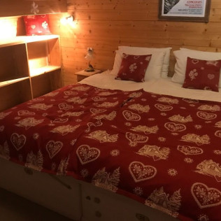 Séjour de 2 nuits avec Petit-déjeuner, Accès Espace Détente et Forfait Ski ou Descente en Rafting au Gîte Chalet Esprit (Morillon, Haute-Savoie - 74)