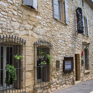 Séjour de 2 Nuits en Chambre Prestige avec Accès Piscine et Jacuzzi à l'Hostellerie du Castellas 4* (Collias, Gard - 30)