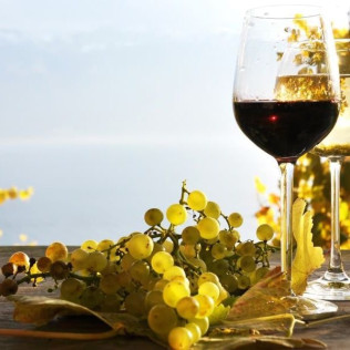 Escapade Œnologique avec Dîner et Dégustation de Vins avec Secrets de Vignobles (Arbois, Jura - 39)