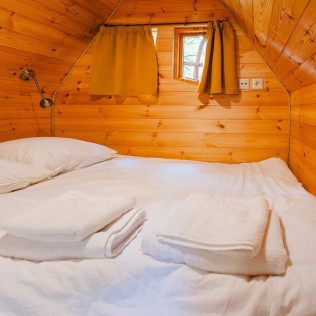 Séjour et Nuit Insolite en Cabane Enchantée avec Petit Déjeuner chez Koadou (Pluméliau, Morbihan - 56)