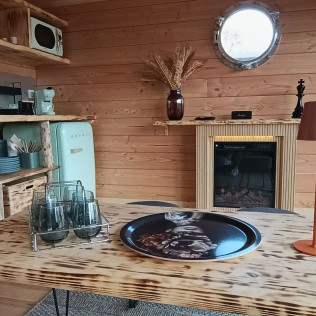 Séjour en Logement Insolite : Nuit sur La Toue Vent d'Anjou avec Petit-déjeuner (Angers, Maine-et-Loire- 49)