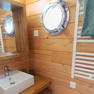 Séjour en Logement Insolite : Nuit sur La Toue Vent d'Anjou avec Petit-déjeuner (Angers, Maine-et-Loire- 49)