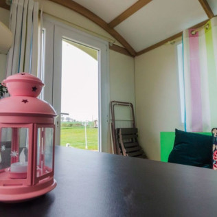 Séjour Insolite : Logement en Roulotte avec Petit-déjeuner à La Ferme des Épis (Ouffières, Calvados - 14)