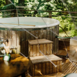 Séjour en Logement Insolite : Nuit dans un Dôme avec Jacuzzi Privatif aux Bulles Perchées de Lartigue (Margouet-Meymes, Gers - 32)