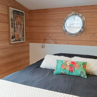 Séjour en Logement Insolite : Nuit sur La Toue Belle de Maine avec Petit-déjeuner (Angers, Maine-et-Loire- 49)