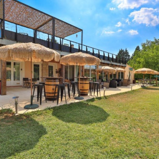 Hôtel Déjeunez Sous l'Arbre : Chambre Premium avec Spa pour deux (Rousset, Bouches-du-Rhône - 13)