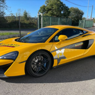 Stage de Pilotage McLaren 540C pour Enfants (12 circuits) 