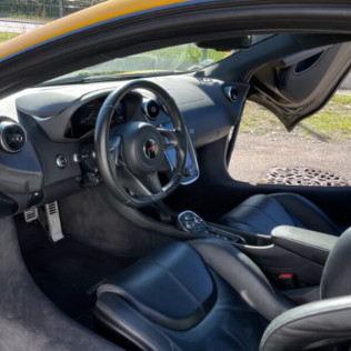 Stage de Pilotage McLaren 540C pour Enfants (12 circuits) 