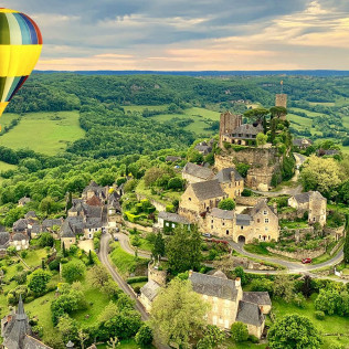 Vol en Montgolfière au-dessus du Château de Hautefort (Hautefort, Dordogne - 24)