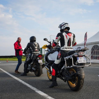 Journée de Roulage Moto Conseils pour Débutants sur Circuit Fay-de-Bretagne (4 circuits)