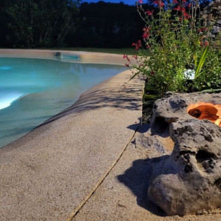 Séjour en Logement Insolite : Nuit dans une Arche Bioclimatique avec Champagne, Spa Privé et Piscine Chauffée (Le Vignon-en-Quercy, Lot - 46)