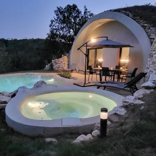 Séjour en Logement Insolite : Nuit dans une Arche Bioclimatique avec Champagne, Spa Privé et Piscine Chauffée (Le Vignon-en-Quercy, Lot - 46)