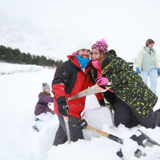 Pack de Survie Nordique : Orientation, Raquettes et Construction d'Igloos (Huesca, Espagne)