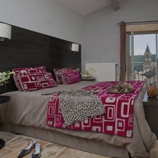 Séjour en Chambre Prestige avec Accès Piscine et Jacuzzi à l'Hostellerie du Castellas 4* (Collias, Gard - 30)