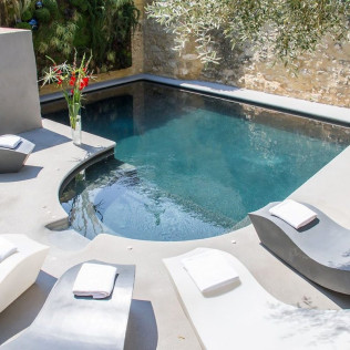 Séjour en Chambre Prestige avec Accès Piscine et Jacuzzi à l'Hostellerie du Castellas 4* (Collias, Gard - 30)