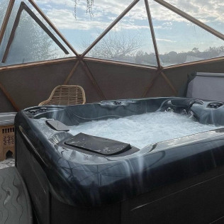 Séjour Insolite avec Jacuzzi Privatif dans un Dôme à La Grande Oasis (Grazac, Tarn - 81)