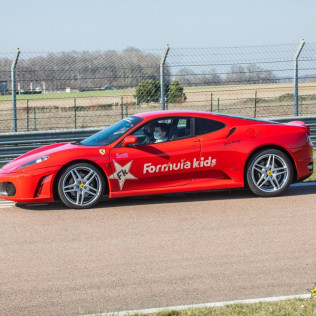 OFFRE EXCLUSIVE ALADINIA : Stage de Pilotage Ferrari F430 pour Enfants (12 circuits) 