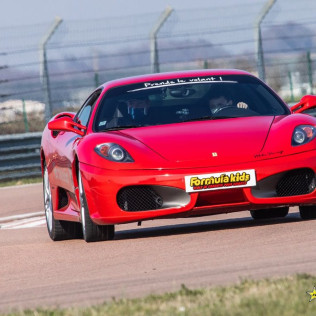 OFFRE EXCLUSIVE ALADINIA : Stage de Pilotage Ferrari F430 pour Enfants (12 circuits) 