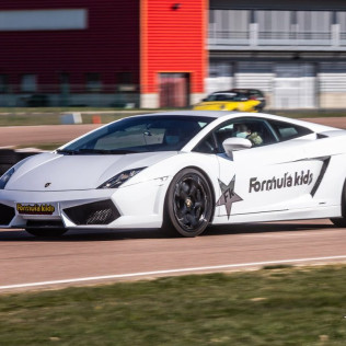 OFFRE EXCLUSIVE ALADINIA : Stage de Pilotage Lamborghini Gallardo LP560 pour Enfants (12 circuits) 