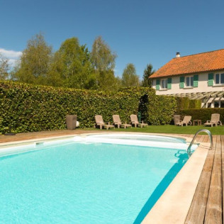 Séjour Insolite : Nuit dans une Cabane dans les arbres avec Dîner et Jacuzzi à l'Hôtel-Restaurant Auberge La Tomette (Vitrac, Cantal - 15) 