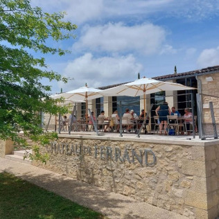Expérience 4 Couleurs : Repas en Duo en 4 Temps avec Champagne et 4 Vins au Château de Ferrand (Saint-Émilion, Gironde - 33)